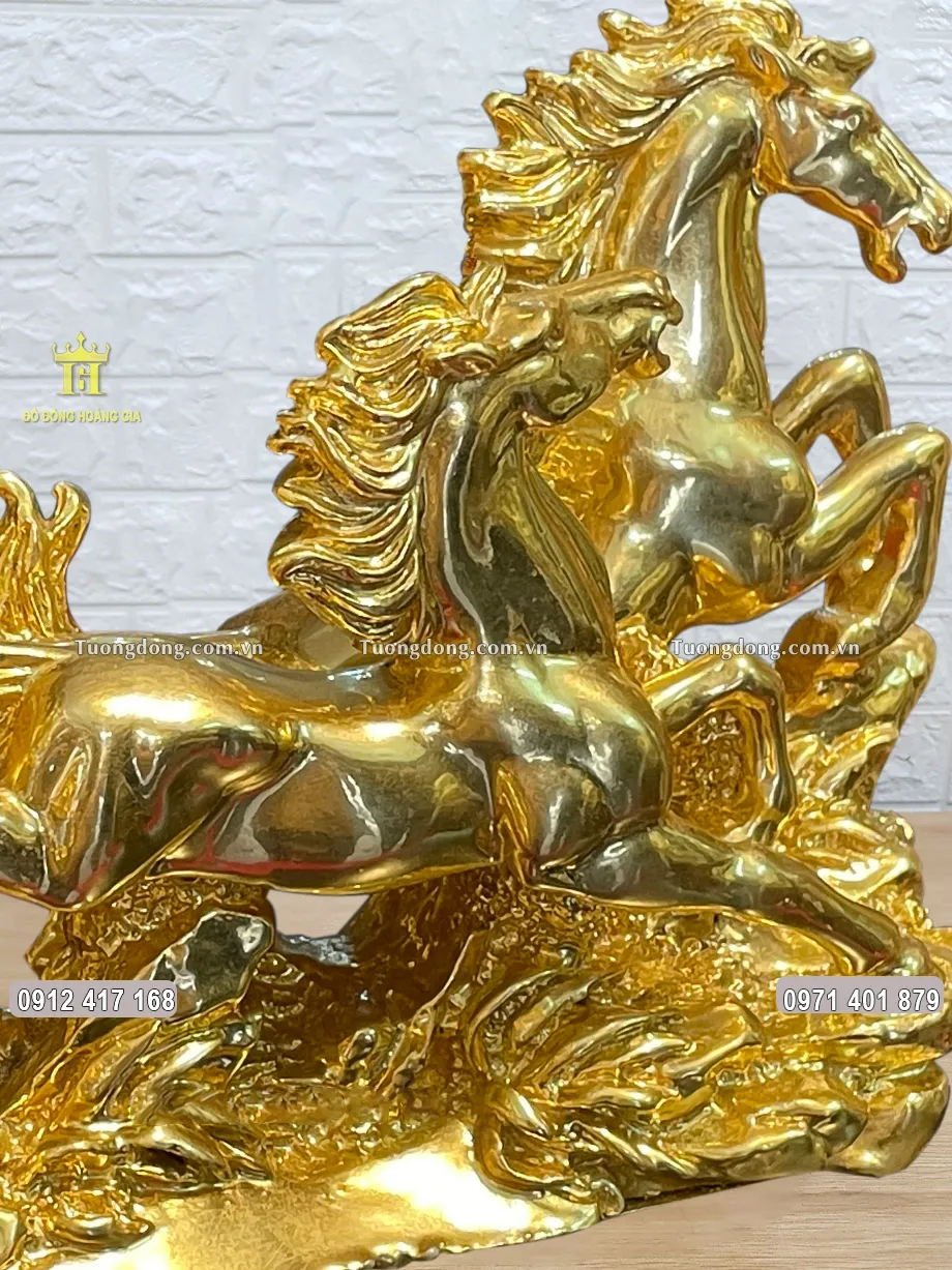 Từng họa tiết hoa văn được chạm khắc sắc nét